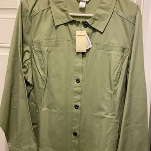 belt / removable liner. Like new,Pocket on each side lower half of jacket.